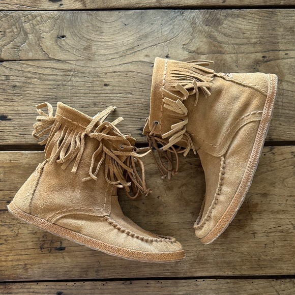 Ugg kids unisex size 3 Fringe Suede Ankle Moccasin Boots - Tan with zipper boho - Picture 4 of 9